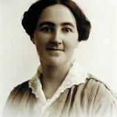 ChroniclesXo's tweet photo. We love seeing your treasured photos of your #IrishAncestors

Like this gorgeous portrait of #Limerick woman Grace Sidley

Read her story and add your #Ancestor to the @IrelandXO Chronicles

https://t.co/coEgG8nI1p

#Diaspora #Irishabroad #Irishhistory #Genealogy #familyhistory https://t.co/IMk9RfFm7E