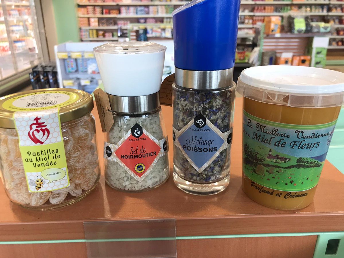 VINCIAutoroutes's tweet photo. Retrouvez sur l'aire de Trémentines sur @A87Trafic des produits typiques de la région comme le mouchoir de Cholet, le sel de Noirmoutier ou le miel vendéen, pour accompagner votre pause repas chez @LEORestoFrance. https://t.co/gXCCzCna0T