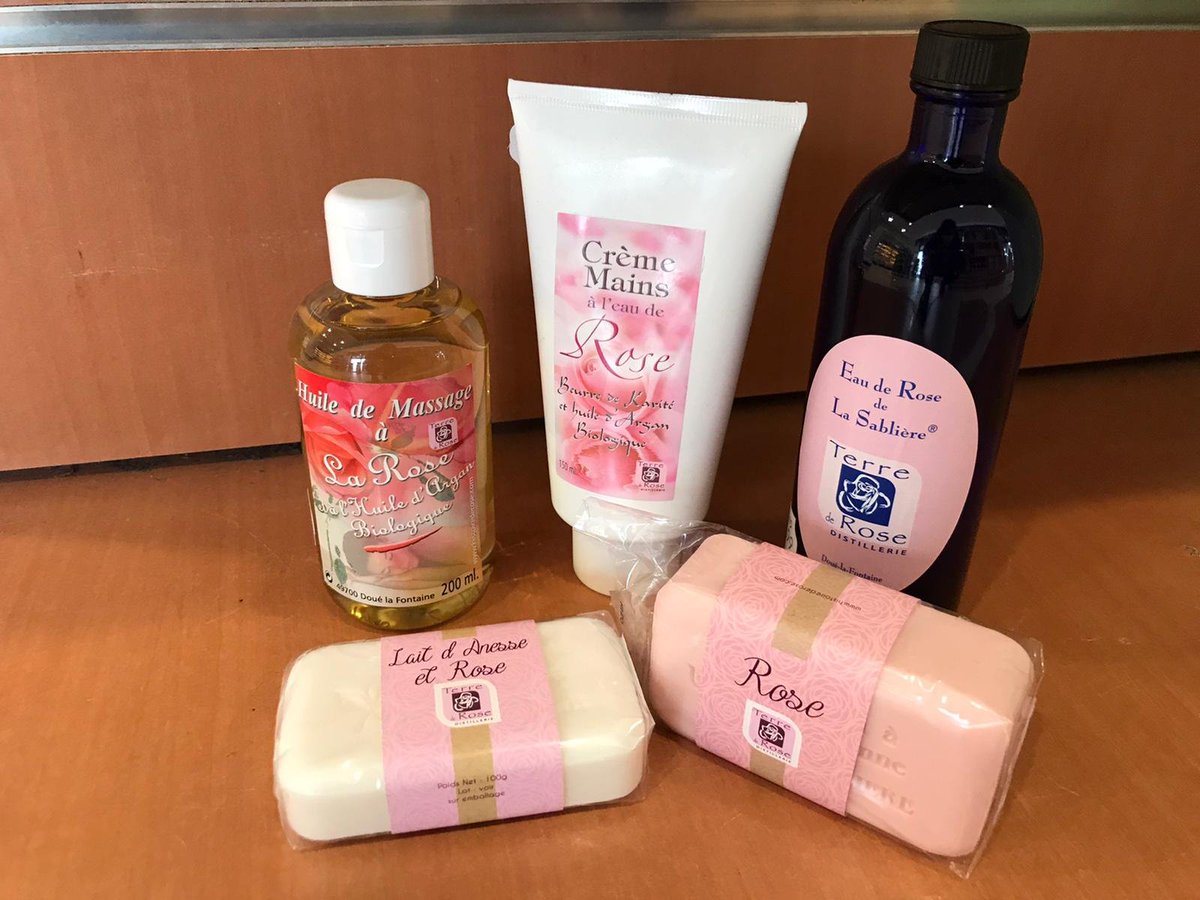 VINCIAutoroutes's tweet photo. Retrouvez sur l'aire de Trémentines sur @A87Trafic des produits typiques de la région comme le mouchoir de Cholet, le sel de Noirmoutier ou le miel vendéen, pour accompagner votre pause repas chez @LEORestoFrance. https://t.co/gXCCzCna0T