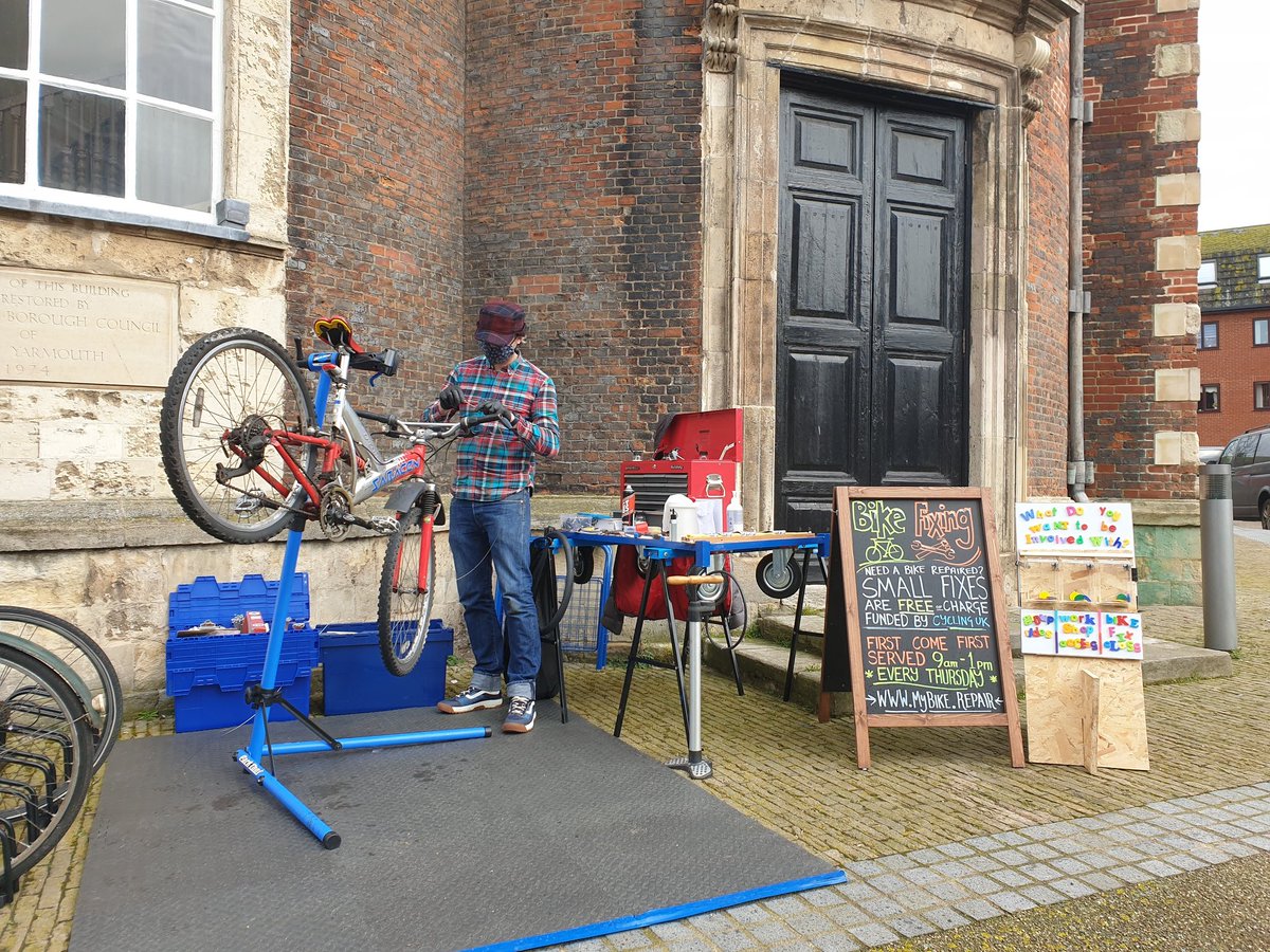 He's back tomorrow!
@mybikerepair has done 2 sessions so far, spoken to over 50 people and fixed 20 bikes for FREE!
He's now extended his hours so he can fix EVEN MORE BIKES!
Thursdays, 9am to 3pm!