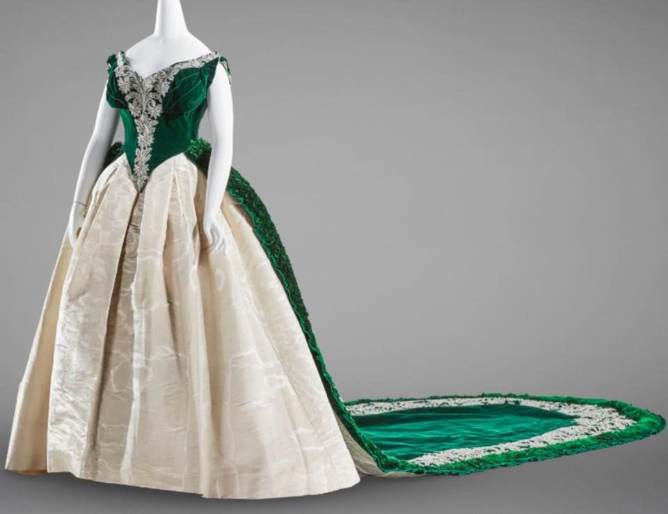 MadameGilflurt's tweet photo. #HoWDay continues on #FrockingFabulous with this 1888 Russian court dress. It was worn by Princess Maria Maximilianova Romanovskya of Leuchtenberg, great-granddaughter of Empress Joséphine, and you can bet she cut a dash! Via Indianapolis Museum of Art https://t.co/4MFsVt0GWm