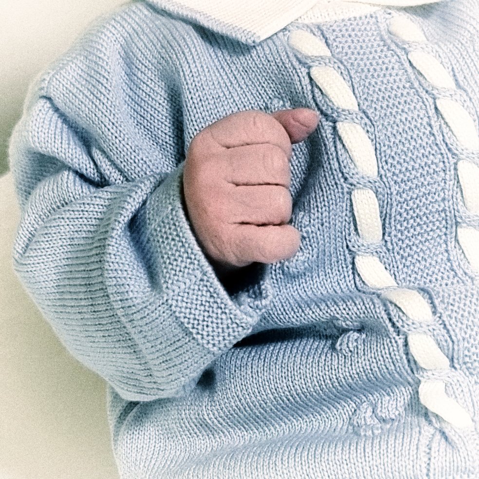 Da ieri il mondo ci appare un posto migliore.
Una nuova vita ci accompagna.
Ed è cominciato un viaggio emozionante.

Angelo
#newborn