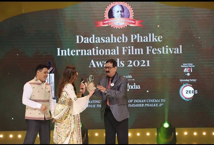 💥 Proud Stan 💥
#SurbhiChandna 
#dpiff2021