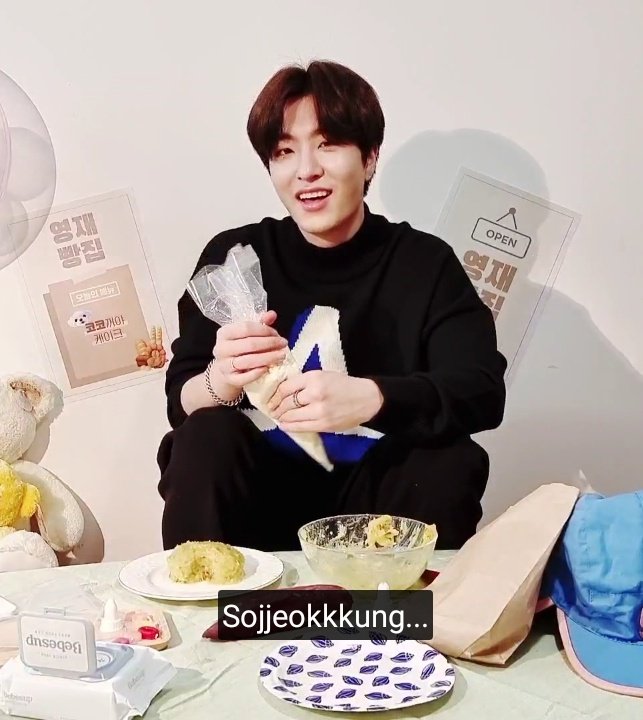 Canlı yayında söylediklerinin çevirisinin yapıldığını duyunca önce şaşırıyor sonra daaaa ncmsnfksnd