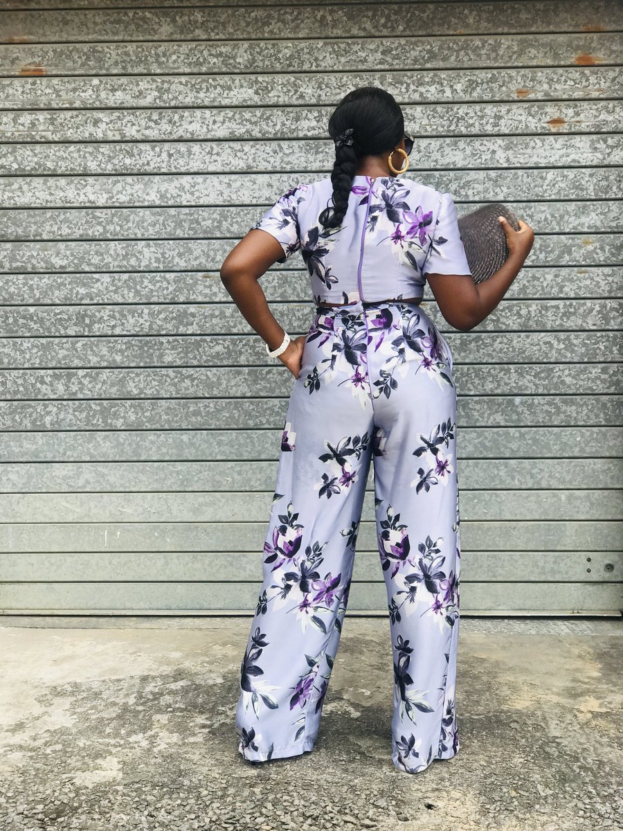 EboniiEdewor's tweet photo. I can't help but set fire to your timeline
Burn with me
Or help fan the flames.

The TOBORE SET is an overlapping v-neck crop top with tie detail and a high-waisted wide-leg pants.

Price N14000

Available to order via DM or WhatsApp +2348052051668

Worldwide shipping available https://t.co/jwG5S70daL