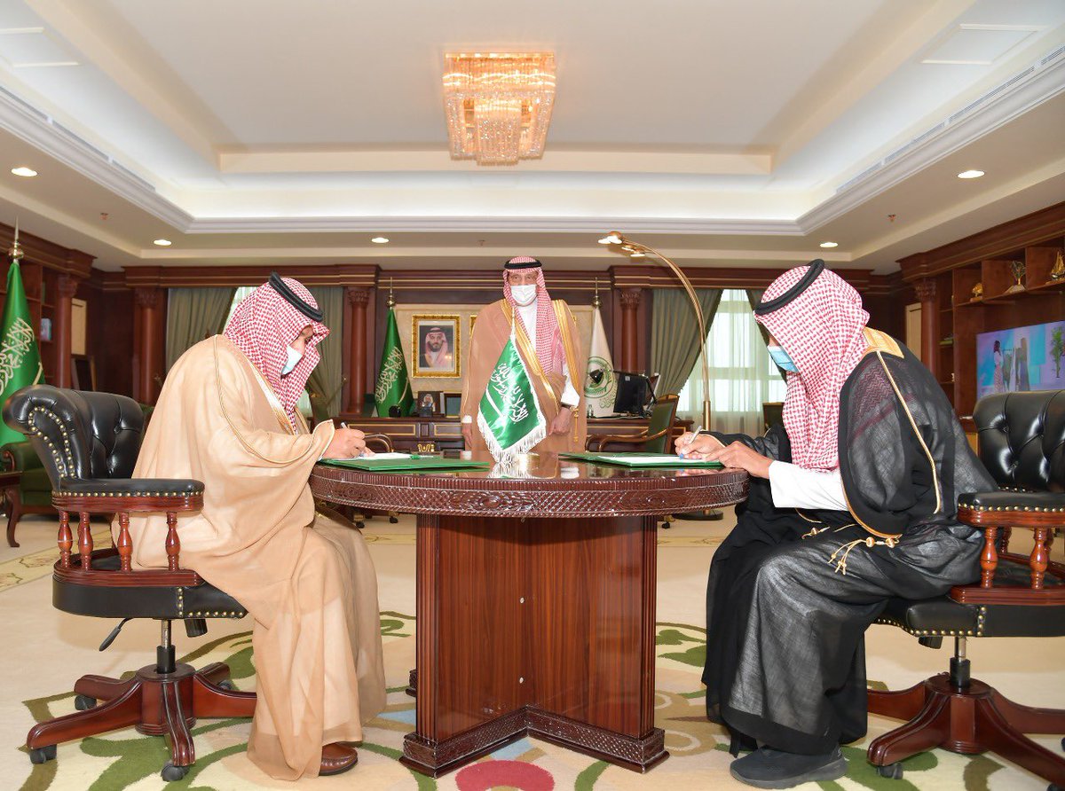 jazangov's tweet photo. سمو #أمير_منطقة_جازان يرعى توقيع اتفاقيتي تعاون لتعليم #صبيا ويكرم عدد من المتميزين .. منوها سموه بدعم القيادة الرشيدة ، وجهود وزارة #التعليم .. 
https://t.co/yRumwknMfv
#جازان 
@moe_gov_sa https://t.co/U6RoKNPgyC