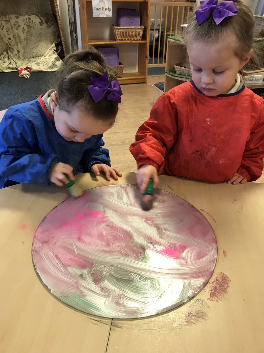 Mrs Fletcher Wayfield Primary School 2 Year Olds tweet media