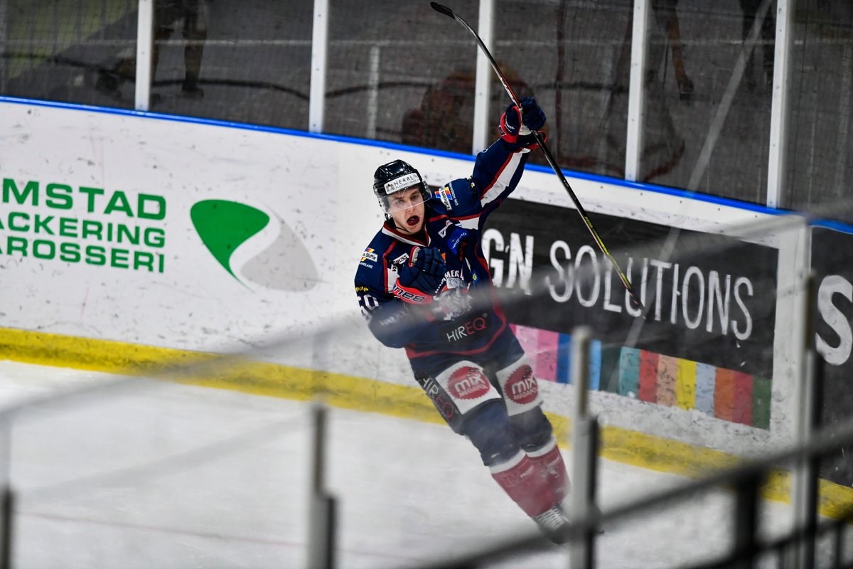 Har du hockeyabstinens? Bara lugn! <a href="/HPsporten/">HPsporten</a> direktrapporterar från kvällens möte i <a href="/Hockeyettan_/">Hockeyettan</a> mellan <a href="/HalmstadHammers/">Halmstad Hammers</a> och <a href="/KRIFHockey/">KRIF Hockey</a> med start 18.50. Häng med, vet jag!
hallandsposten.se/sport/ishockey…
#twittpuck #halmstad #Hammers #ishockey #hockeyettan #Hockey