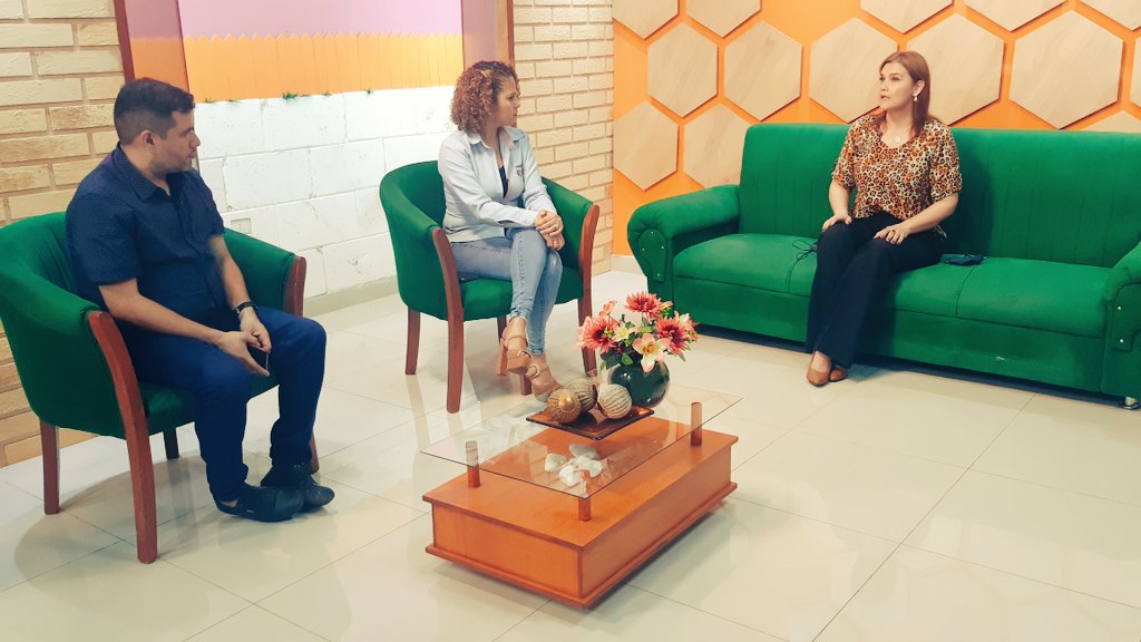 visionoficialok's tweet photo. Estamos hasta las 10hs haciendo #BuenDiaVillarrica hoy nos visita MIRNA ALMADA de la #AcademiaDeMusica Villarrica del Espiritu Santo. Conducen @Jei_Antar y #CristianNuñez  
#Noticias #Periodismo #BuenDia #Espectáculos https://t.co/7FAL2gtDTp