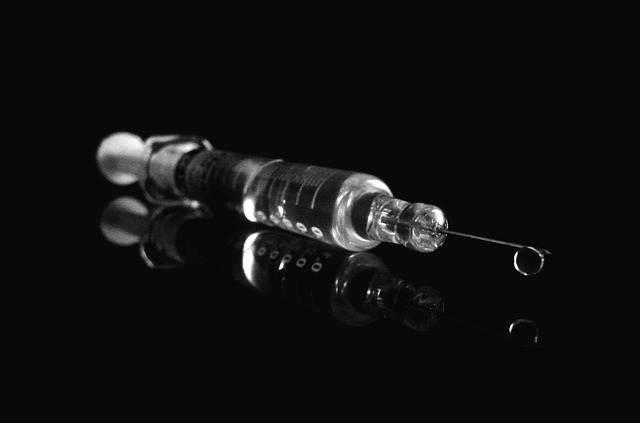 GrSociale's tweet photo. GRS #SOCIETÀ
Furbetti del vaccino: la condanna di Fts Puglia

Sgomento del @ftspuglia per la notizia di 5 diverse procure che hanno aperto inchieste su presunti abusi nella somministrazione dei vaccini su volontari non appartenenti a categorie prioritarie

https://t.co/Q7n7C6oC6y https://t.co/b3CHkI7uES