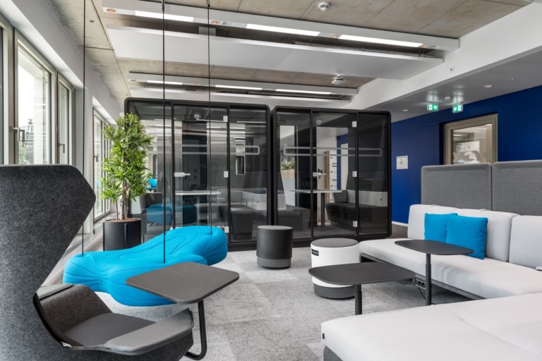 spacestor's tweet photo. Chek out this amazing, inspirational #workspace! Belonging to @Unilever, having recently relocated their offices back to Hamburg, Germany. 
You can see more about this awesome #workspaceoftheweek here 👉 https://t.co/arYtfETb1x
#workplacedesign #designtrends #spacestor https://t.co/mjlc3L5jeu