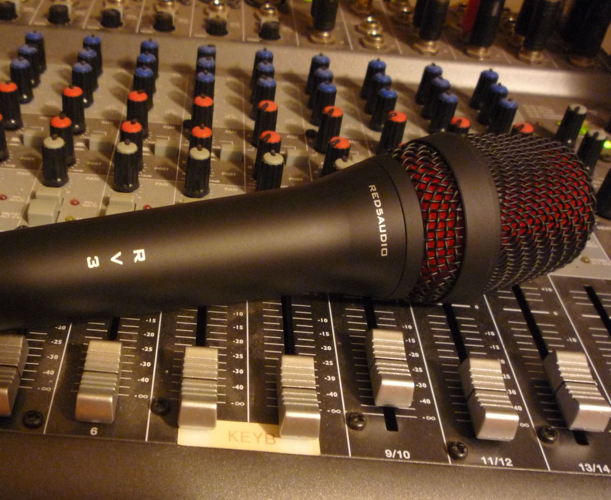 red5audio's tweet photo. Imagine a single #microphone that gives you the benefit of being a great #homestudio #recording mic, but also will be a great enhancement to your live sound when we all get out of lockdown? The RV3 Handheld Condenser is the answer. Only £50! https://t.co/Zus27RLqWu #red5audio https://t.co/2jzWyC4YjJ
