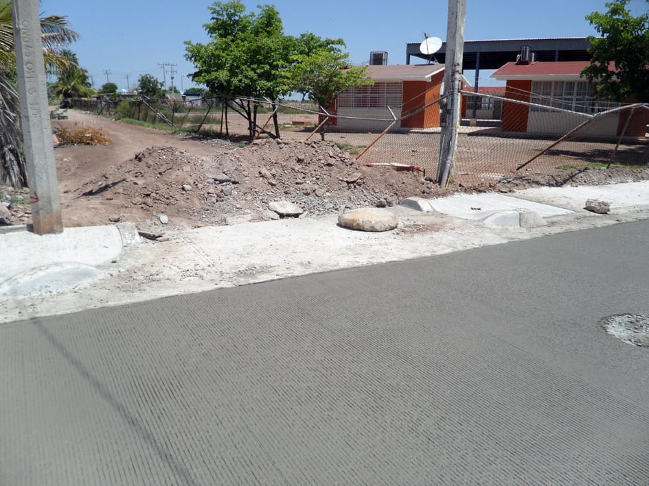 SinaloaSop's tweet photo. Campo pesquero Paredones, en Ahome luce irreconocible con la calle pavimentada de concreto hidráulico que hoy beneficia a toda la comunidad 
Una asignatura resuelta por el gobernador @QuirinoOC  
https://t.co/4mxl0zii3M https://t.co/5qAON9KRW0