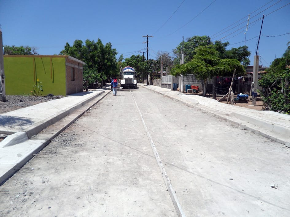 SinaloaSop's tweet photo. Campo pesquero Paredones, en Ahome luce irreconocible con la calle pavimentada de concreto hidráulico que hoy beneficia a toda la comunidad 
Una asignatura resuelta por el gobernador @QuirinoOC  
https://t.co/4mxl0zii3M https://t.co/5qAON9KRW0