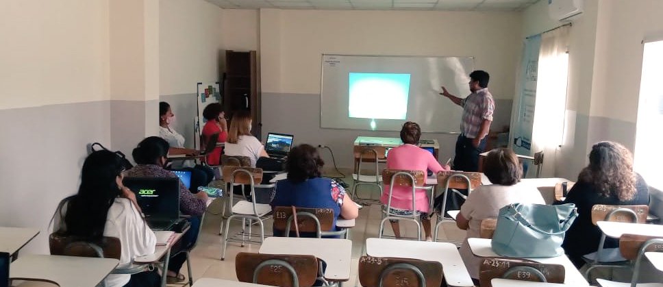unjuvirtual's tweet image. Ahora| Capacitación para docentes de la carrera Enfermería Universitaria, &quot;Uso y Manejo de Aulas Virtuales&quot;,  a cargo del Coord de UNJu Virtual, Lic Alberto Cuba. Trabajamos con grupos reducidos y protocolos de higiene y seguridad.  #CapacitaciónDocente 
#Enfermería #AulaVirtual