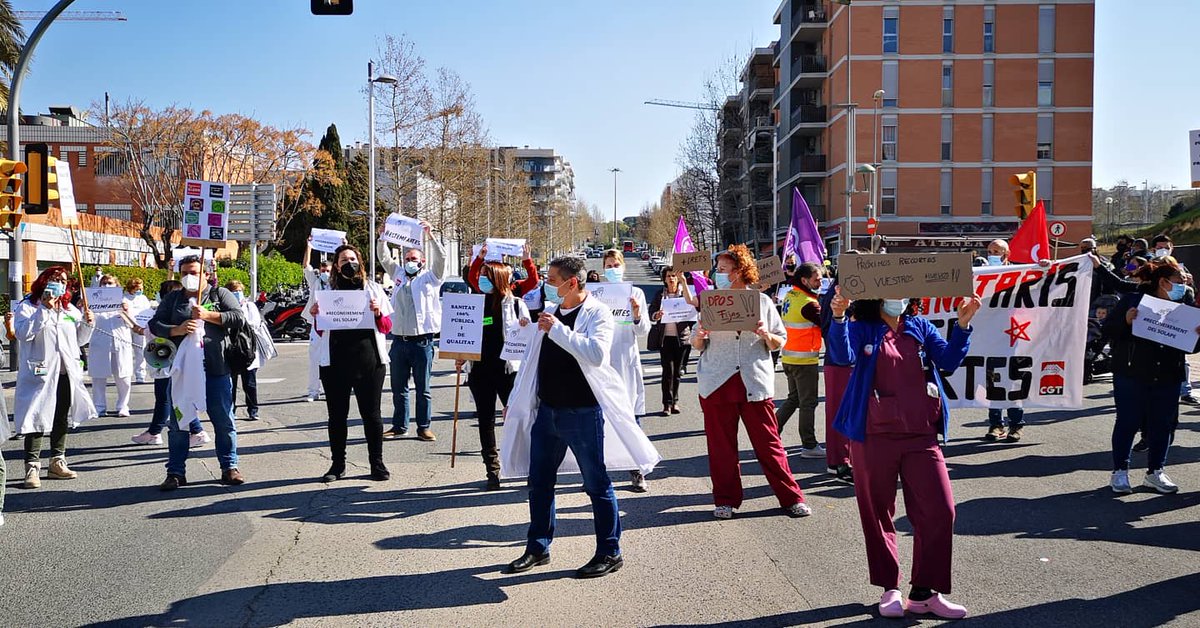 juanhitotgn's tweet photo. #Estemfartes i #SanitatPublica100x100 son els crits que més s'han escoltat a les concentracions de la  #VagaSanitaria al #HJ23 de #Tarragona #10M #VagaSanitaria #EnsSobrenElsMotius https://t.co/r4OAxvSjZG
