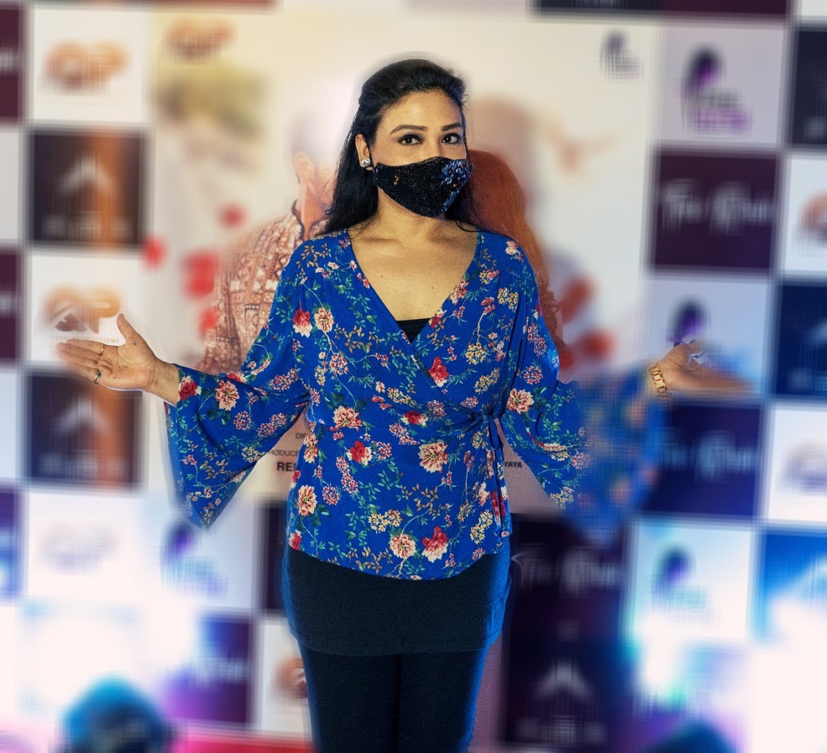 LopamudraaDaas's tweet photo. When I am at work.. #prwork #lifeofapr #publicrelations #publicist #Mumbai #India #MusicLaunch https://t.co/zgTRPHGrSi