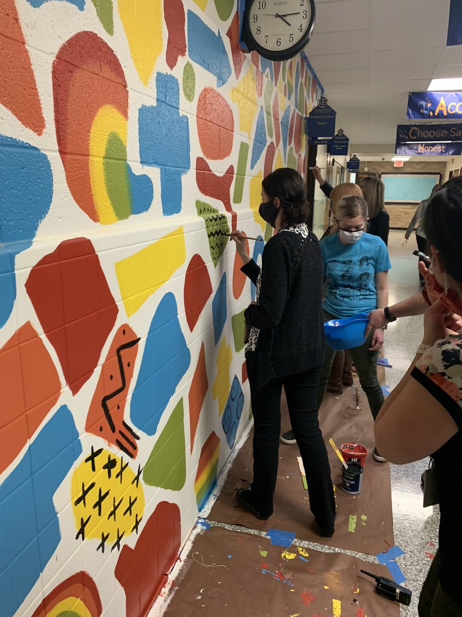 dibling17's tweet photo. @GHAPSElemArt @ghapsrobinson @ghschools Colorful progress continues at Robinson. Thanks@to@our dedicated art teacher Karie Stout, and all the staff who has picked up a brush to help. https://t.co/VOyW3uq451