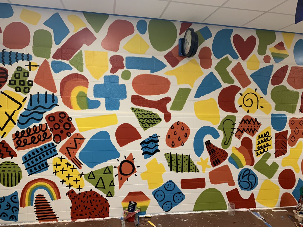 dibling17's tweet photo. @GHAPSElemArt @ghapsrobinson @ghschools Colorful progress continues at Robinson. Thanks@to@our dedicated art teacher Karie Stout, and all the staff who has picked up a brush to help. https://t.co/VOyW3uq451