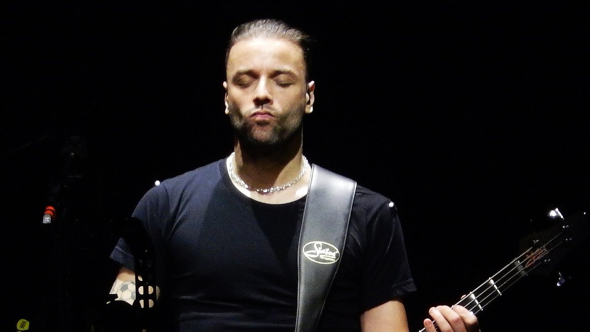 peggygaray1's tweet photo. #muse #chriswolstenholme #wolstenwednesday π @museband https://t.co/iFsKfBPmMq