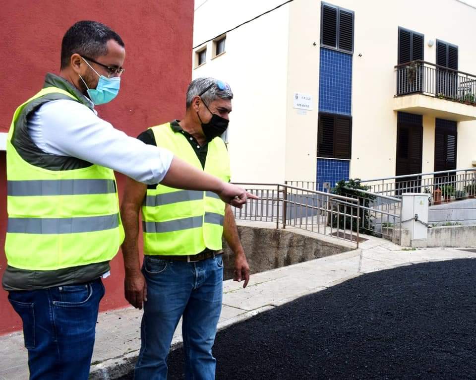 PPsclapalma's tweet photo. 🚶♂️ #Mirca ya dispone de dos pasos de peatones elevados.
“Esta actuación mejora la seguridad vial y peatonal de la calzada al obligar a los vehículos a reducir su velocidad a la entrada de los badenes”. https://t.co/xPmHg41Zu0