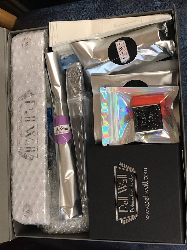 Lab-In-A-Box: everything you need to start making perfumes for yourself other than the aromatic ingredients themselves, for which we offer several kits as well.

🛍️ pellwall.com/shop/ingredien…

#perfumemaking #perfumekits #perfumemakingkits #perfumery #pellwall #perfumediy