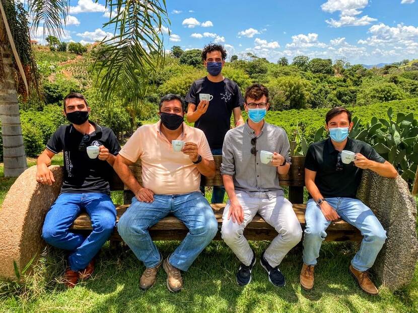 #ThisSideUpCoffees is te gast in <a href="/grnzlsndrnmn/">Grenzeloos Ondernemen</a>. Ze zijn matchmaker tussen consument, brander en koffieboer. Artikel👉bit.ly/dggf_tsu
Podcast👉 bit.ly/ThisSideUpSC 

#podcast #grenzeloosondernemen #DGGF #internationaalondernemen #internationaalfinancieren <a href="/RVO_Int_Ond/">RVO Internationaal</a>