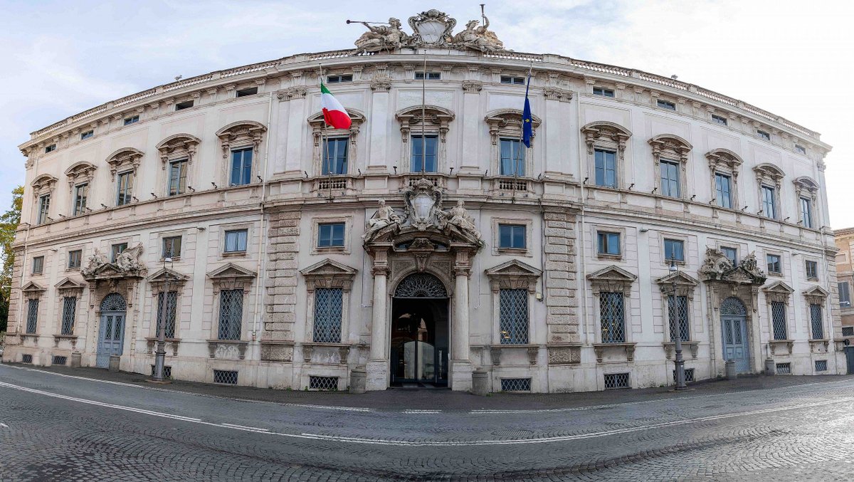 arcigay.it/comunicati/cor… CORTE COSTITUZIONALE SOLLECITA LEGGE PER FIGLI DI COPPIE SAMESEX, ARCIGAY: “LEGISLATORE DA ANNI INADEMPIENTE, SUI BAMBINI VUOTO LEGISLATIVO GRAVE”Bologna, 10 marzo 2021  - “Lascia perplessi che la Corte costituzionale, in tema di diritti dei nuovi nati,...