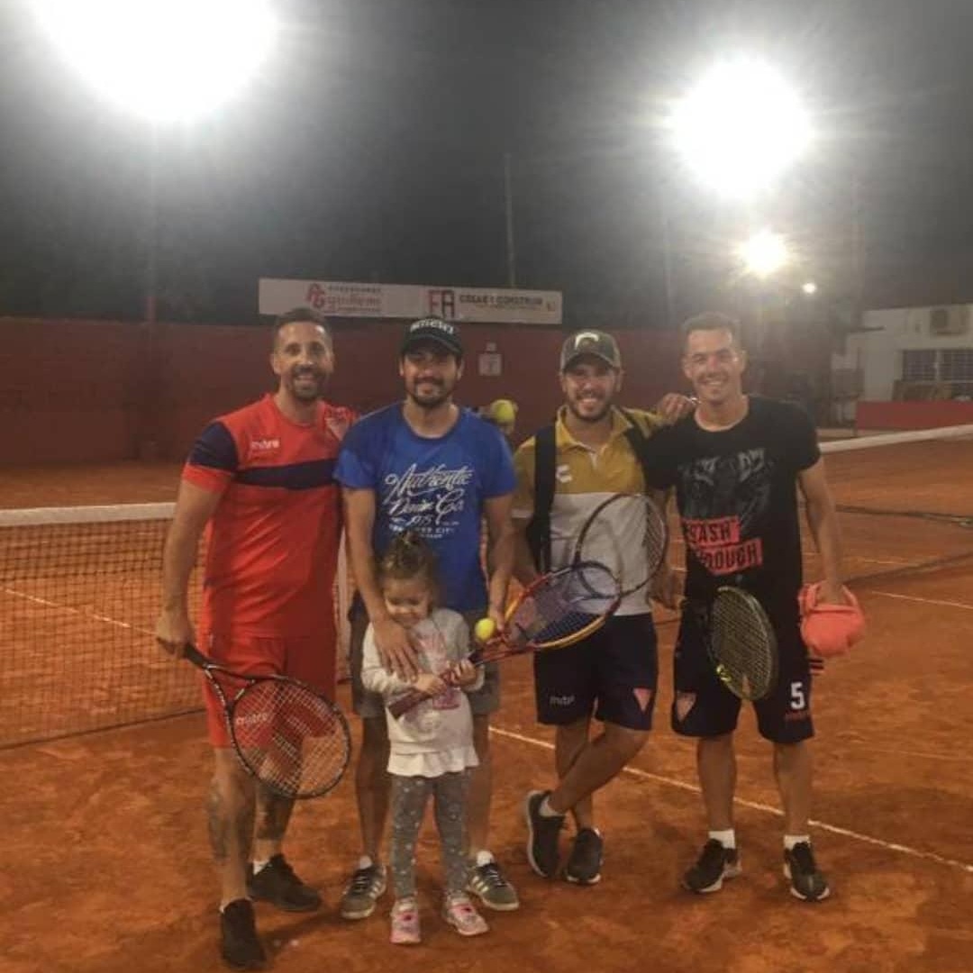 AndesTenis's tweet photo. Nuestros jugadores de primera eligen @losandestenis 
Que esperas para ser parte ???

#futbolargentino 
@clublosandes 
@losandestenis 
@diegogaleano64 
@herparanoico 
@gustavoturraca
@guillecapalbo https://t.co/4OQHBjaZzC