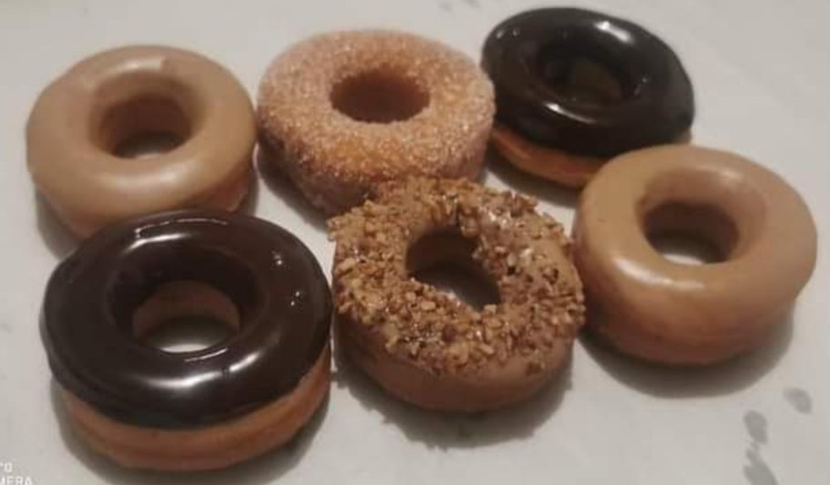 #MiercolesdeNostalgia Con Tada la actitud....  Ya están Saliendo las Mini Donas.
Saludos Miguel desde Tepoz... Me duelen las Patas 😩🤣<a href="/YODEBUENAS/">Miguel Barrientos Mx</a> <a href="/Yacklin18/">Yacklin</a> <a href="/tallerdelangel/">Angelina Conde</a>