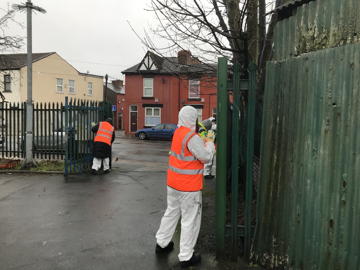 SharonOBrien23's tweet photo. Thanks to the girls @AdelaideCPB for painting our gates in the rain today. @LappinCentre @AchieveJLC https://t.co/VqzZzfCoqC