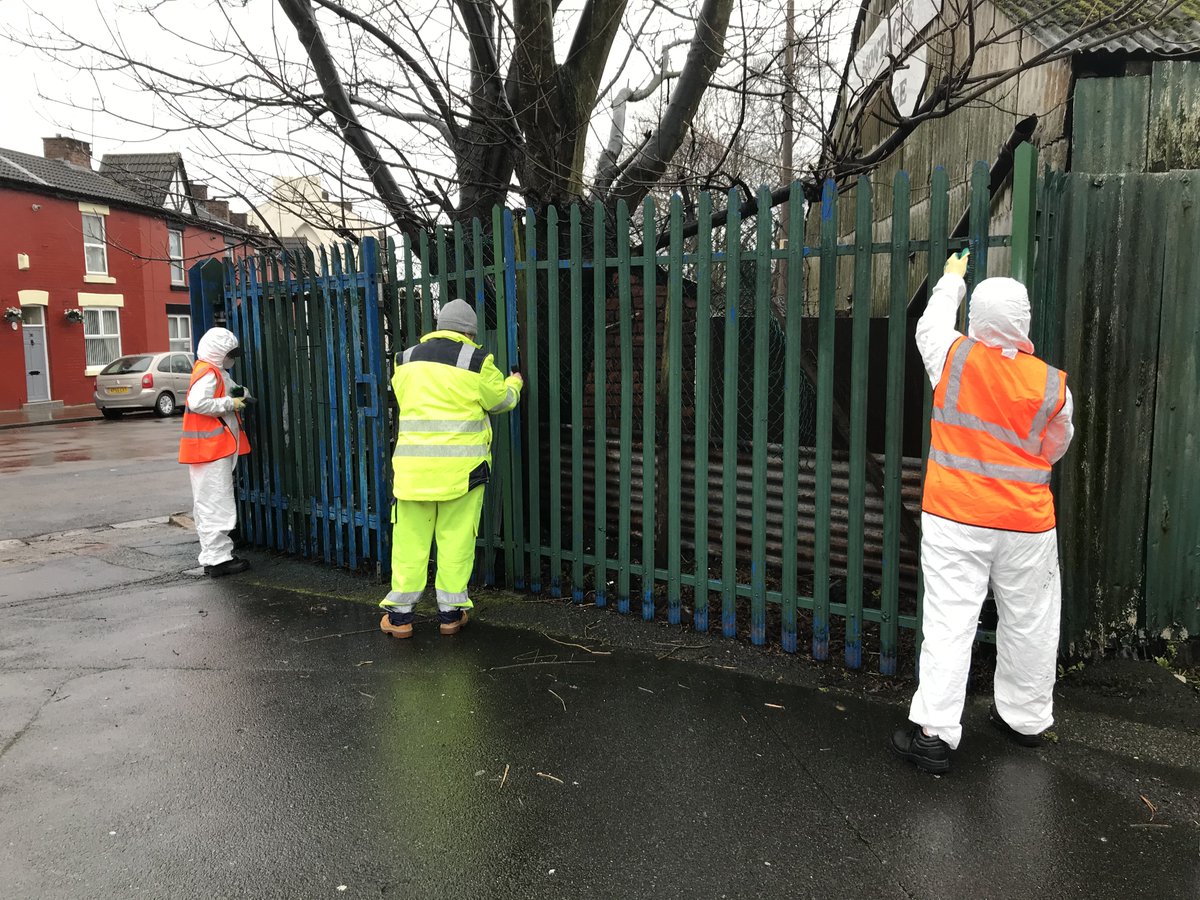 SharonOBrien23's tweet photo. Thanks to the girls @AdelaideCPB for painting our gates in the rain today. @LappinCentre @AchieveJLC https://t.co/VqzZzfCoqC