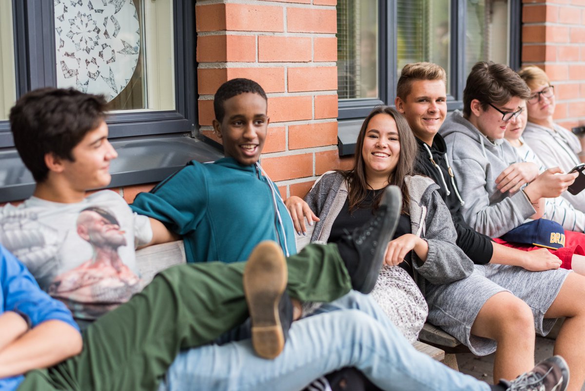 Oletko kiinnostunut Vantaan kasvatuksen ja oppimisen ajankohtaisimmista kuulumisista? Laita @OppivaVantaa -tili seurantaan, niin saat feediisi tiedot vantaalaisen varhaiskasvatuksen, perusopetuksen ja toisen asteen uusista tuulista. 🍎📚