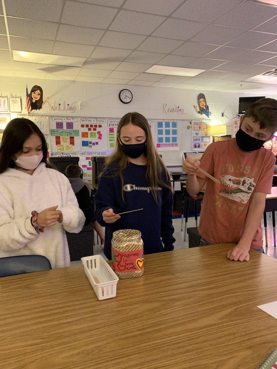 MPEAzimzadeh's tweet photo. Happiness is being kind ❤️Each morning, we each pull a name of a classmate to be extra kind to that day. We are spreading all kinds of happiness in our classroom!! #bekindmpe @mpeburtsfield @MPE_Mustangs https://t.co/PANTkpbjMe