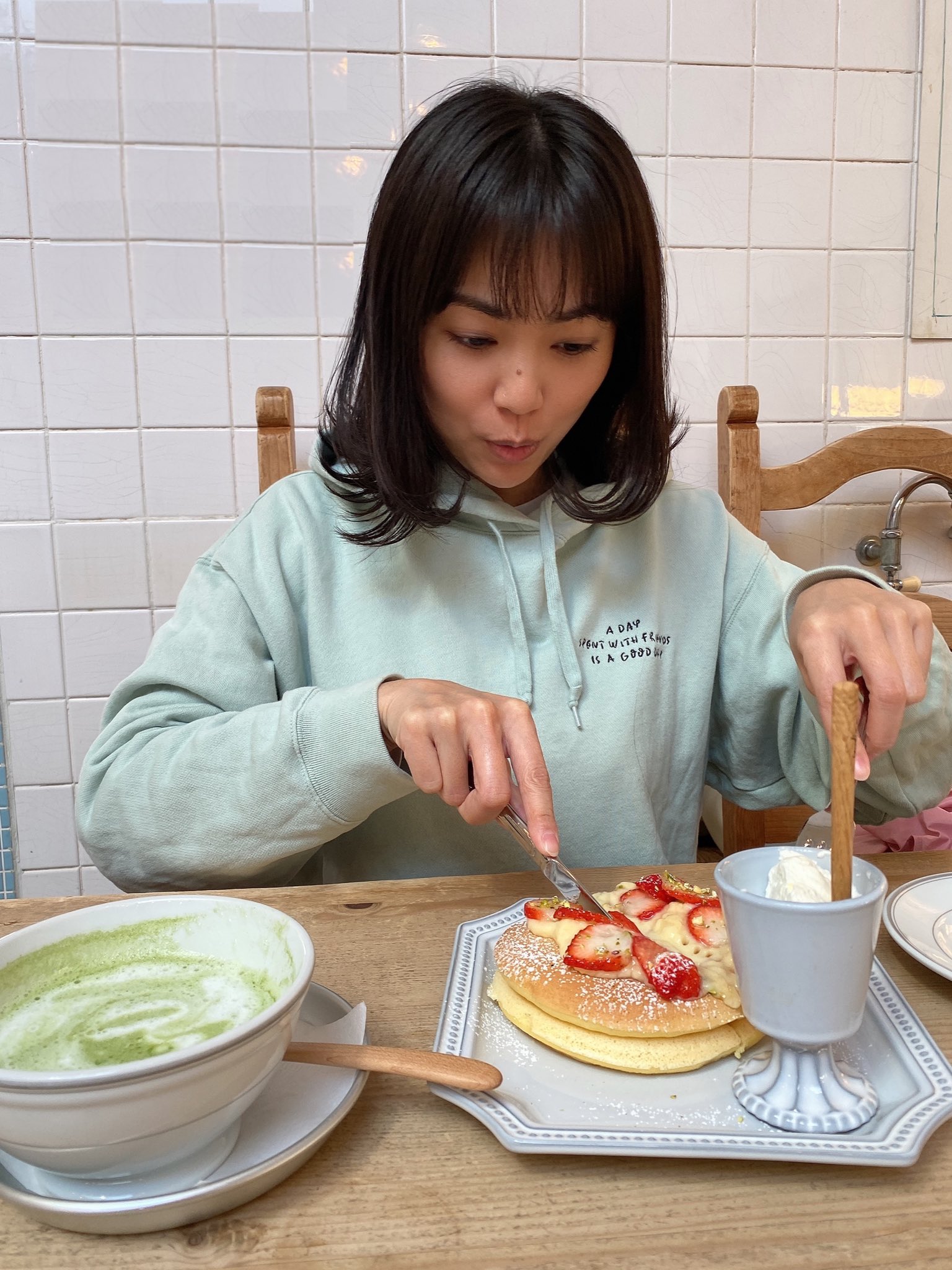 宮坂美帆 パンケーキを真剣に切った結果 顔 京都 嵐山 京都カフェ 嵐山カフェ 嵯峨野湯 パンケーキ いちご イチゴ 苺 スイーツ カフェ 撮影ひろさん かわいく撮っておくれ T Co Om7fau6wnn Twitter
