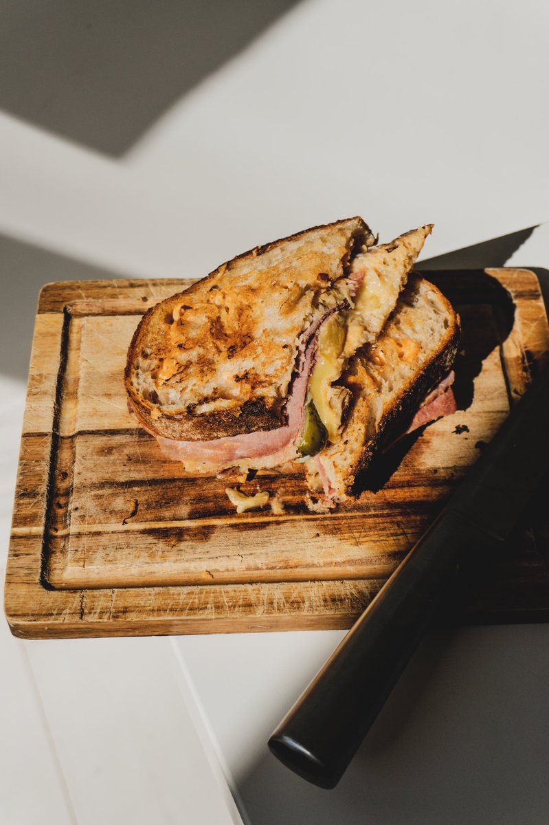 Bringing a “big slice” of New York to London with the Reuben toastie.⁠
.⁠
Mixed between 2 slices of fresh sourdough is reuben sauce ,cheese, salt beef, sliced gherkins and sauerkraut.⁠ 

#reubentoastie #newyorkstyle #toasties #foodporn #brunching #brunch #food