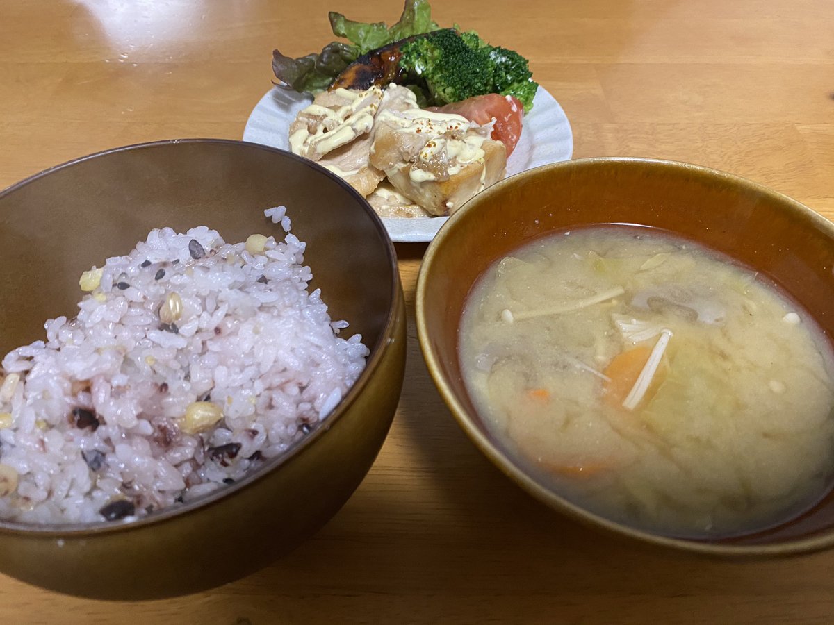 おこめ女子 お米ダイエット A Twitter 17日目 夜ご飯 おかずは照り焼きチキン お米 白米と雑穀米混ぜたのを食べてるけど 玄米も気になってます 美味しいかなぁ メリットとか有れば知りたい また今度チャレンジしてみます お米ダイエット
