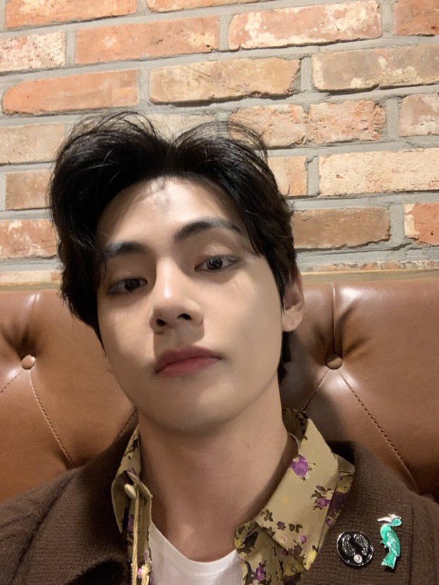 coversuga's tweet image. o taehyung usando o cabelo assim é a melhor coisa do mundo