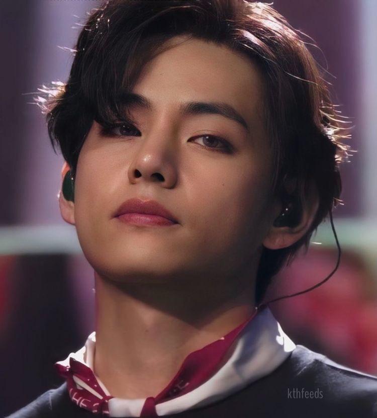 coversuga's tweet image. o taehyung usando o cabelo assim é a melhor coisa do mundo