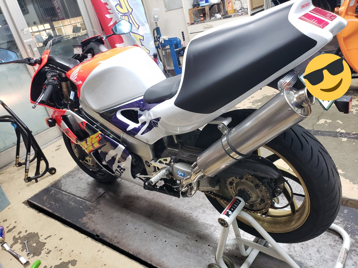 kk_RVF400's tweet photo. NC35ついに直った！！
注目はタイガフルカウルにヤマモトフルエキ、ウオタニイグニッション！ https://t.co/8GNNk56b0V