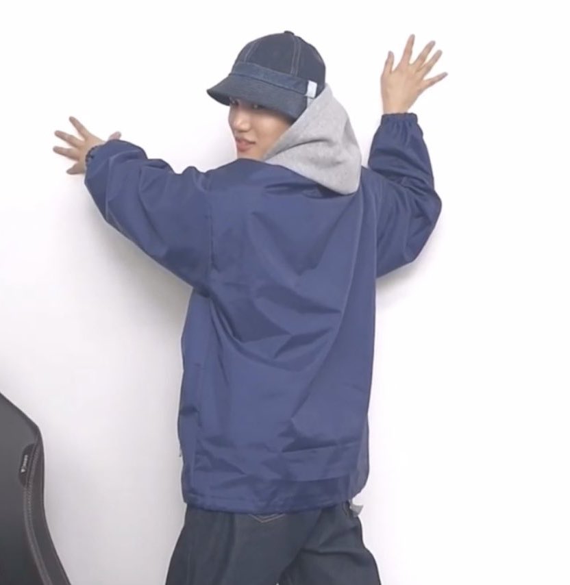 jongmodel's tweet photo. this jongin     with    this jongin https://t.co/DCwKNEZ9Qu