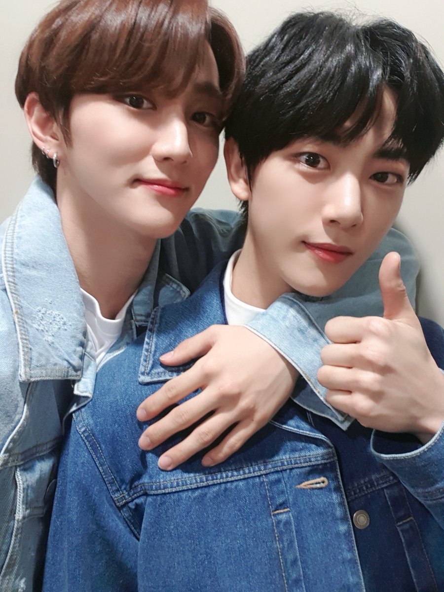 GoldenChild's tweet photo. [📺] #골드니스 여러분!
잠시 후 PM 10:00 네이버 NOW '#보그싶쇼'
#골든차일��� #지범 #주찬 이 출연합니다❗
지범이와 주찬이가 우리 니스들에게 보여줄
환상의 그림 &amp; 라이브 쇼!🐯🦊🎨🎶
3️⃣3️⃣5️⃣5️⃣ 모두 모여 보그싶쇼 함께 즐겨요☺️

▶ https://t.co/pMwkOoS8bH

#GoldenChild #골든차일드 https://t.co/CeTjGNjZL2
