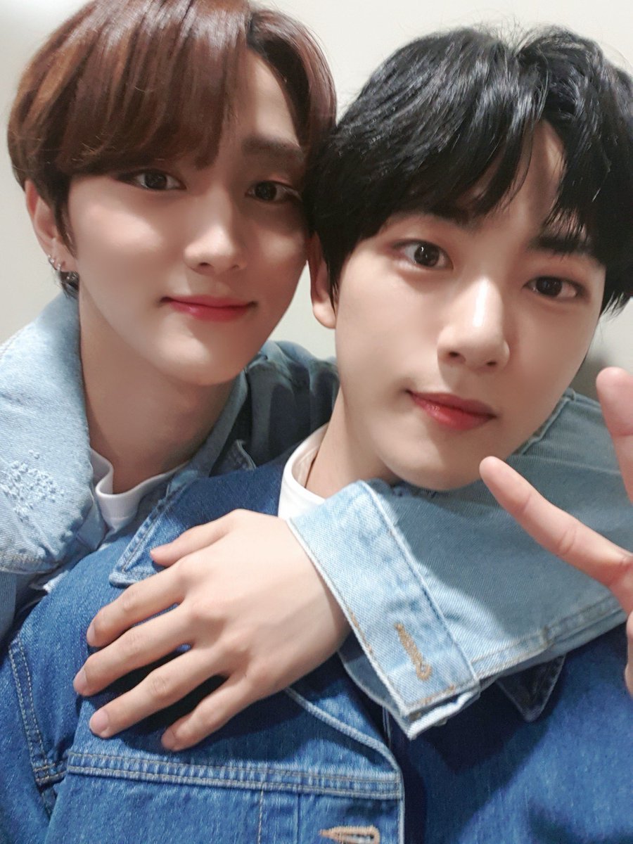 GoldenChild's tweet photo. [📺] #골드니스 여러분!
잠시 후 PM 10:00 네이버 NOW '#보그싶쇼'
#골든차일��� #지범 #주찬 이 출연합니다❗
지범이와 주찬이가 우리 니스들에게 보여줄
환상의 그림 &amp; 라이브 쇼!🐯🦊🎨🎶
3️⃣3️⃣5️⃣5️⃣ 모두 모여 보그싶쇼 함께 즐겨요☺️

▶ https://t.co/pMwkOoS8bH

#GoldenChild #골든차일드 https://t.co/CeTjGNjZL2