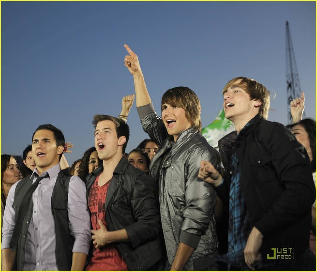 btrgroup_'s tweet photo. 𝕋𝕙𝕖 𝕔𝕚𝕥𝕪 𝕚𝕤 𝕠𝕦𝕣𝕤!!! 👍❤🎤🎶 #BigTimeRush #BTR #Rushers #TeamBTR #KendallSchmidt #JamesMaslow #CarlosPena #CarlosPenaVega #LoganHenderson #BigTimeRushMusic #BigTimeThrowback #BigTimeComeback #BigTimeReunion #BigTimeRushForever #BigTimeRushFan #PopMusic https://t.co/aLtaApB8eQ