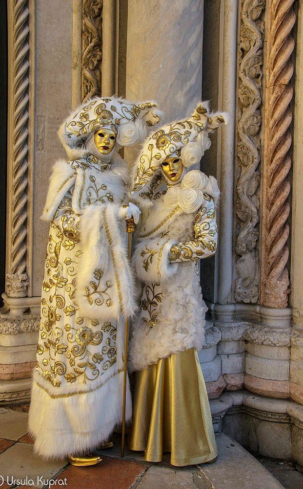 I had nothing else to post soooo I'll just post a pic of fabulous outfits 😊