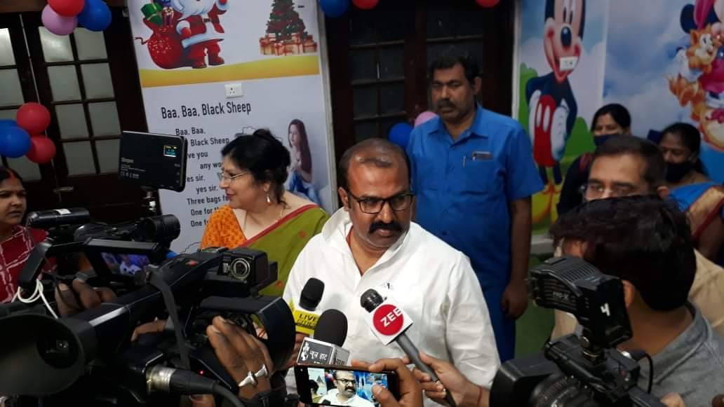 DoSWBihar's tweet photo. महिला विकास निगम, समाज कल्याण विभाग द्वारा सचिवालय परिसर में तीन पालनाघर का उद्घाटन  श्री मदन सहनी माननीय मंत्री समाज कल्याण विभाग द्वारा फिता काट कर किया गया।
#BiharSocialWelfareDept
#WDCBihar @BadloBihar_ @SahniBihar https://t.co/LicLIJxFA4