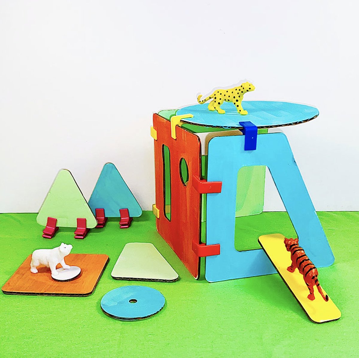 WhyMaker's tweet image. Have you seen the fun challenge from our friends at 3DUX? Learn about animals and their natural habitats as you design a zoo that&apos;s as much fun for the animals as it is for the visitors!  ow.ly/8GS350DE3cv

#MarchMakerMadness #makerED #makerchallenges  #teacherssupport