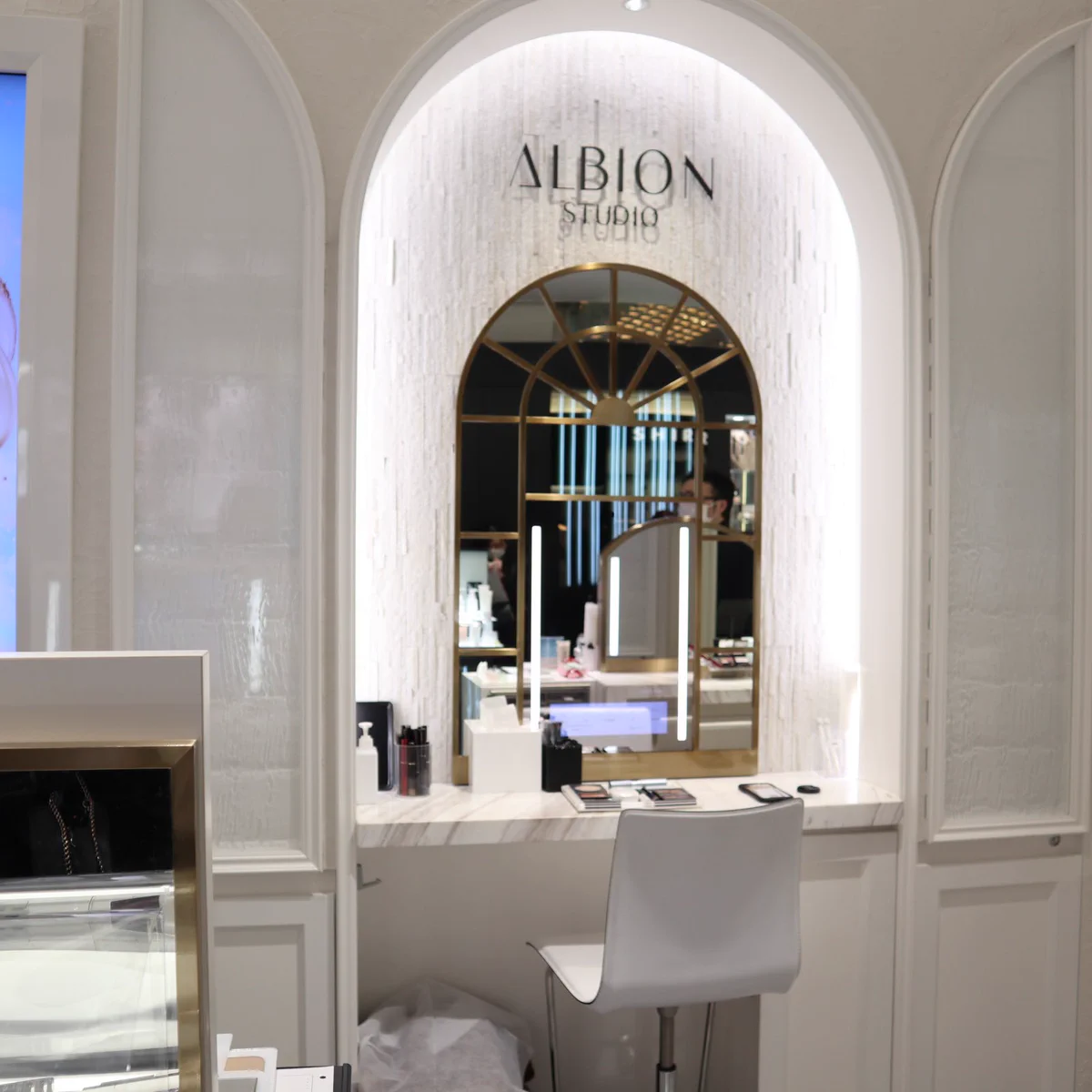 ALBION STUDIOでプロのメイクアップアーティストに顔分析してもらえる！無料でメイクのコンサルも！！