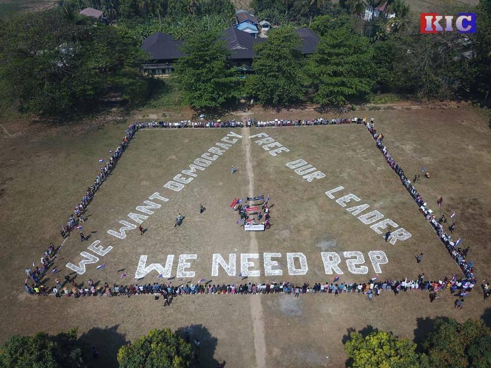KhaingEiKhaing's tweet photo. Protesting against military coup in the village near Hpa-an, Kayin State, Myanmar. 
RELEASE THE ARRESTED #WhatsHappeningInMyanmar #Mar11Coup https://t.co/Saspx4tyi2