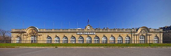 Et en 1946, le bâtiment de surface est même transformé en aérogare  @AirFranceFR . Ainsi qu’un restaurant très couru des députés (l’assemblée n’est pas loin).
